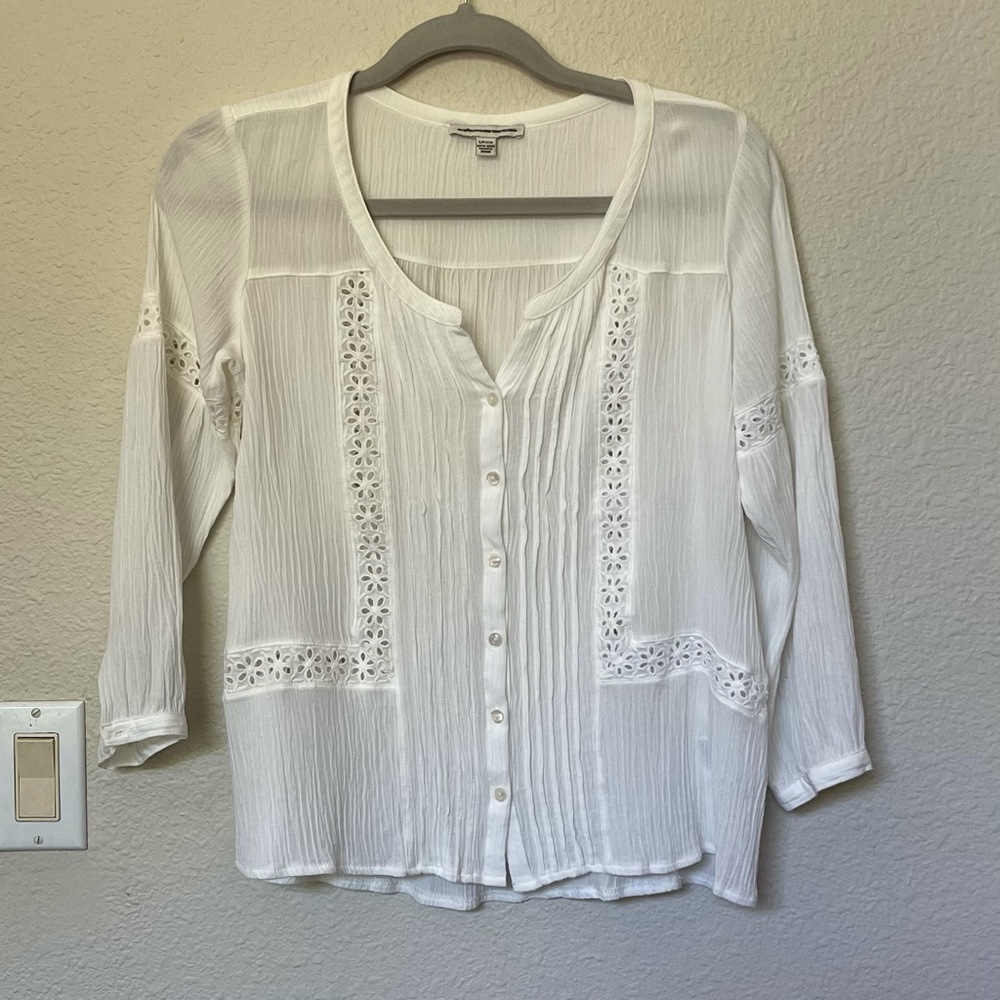 American Eagle Lace accent button up white top